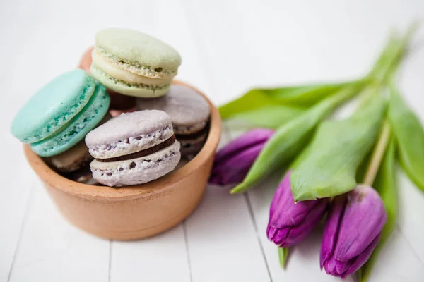 Dessert Macarons et tulipes faits à la main — Photo