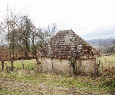 Eski kırsal terk edilmiş ahır