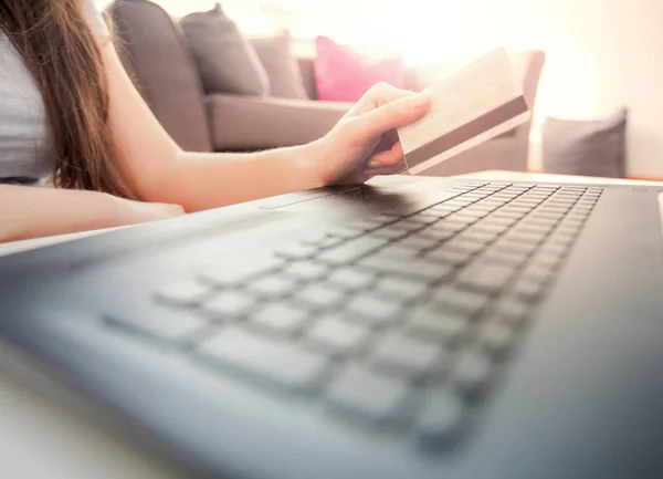 Compras online em casa — Fotografia de Stock