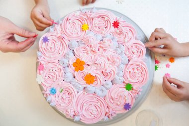 Dekorasyon doğum günü pastası