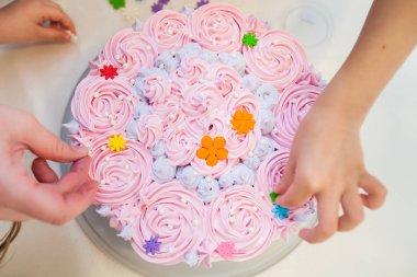 Dekorasyon doğum günü pastası