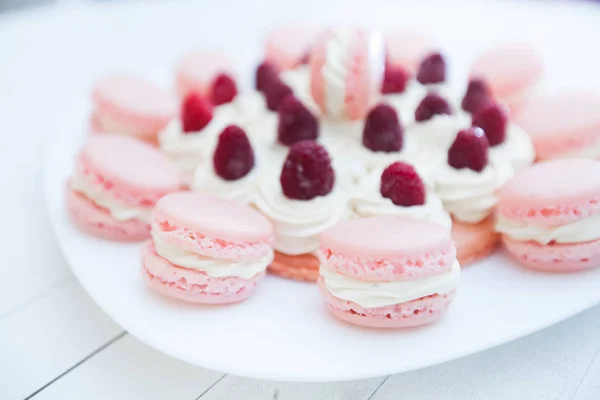 Raspberry Cake with Macarons — Stock Photo, Image