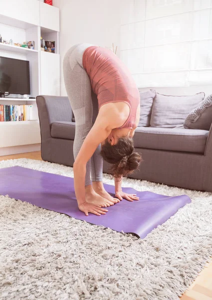 Woman Practicing Yoga — Stock Photo, Image