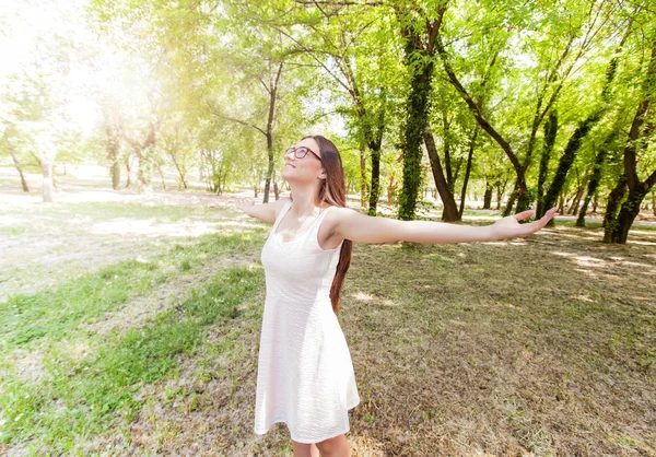 Gente feliz libre al aire libre — Foto de Stock