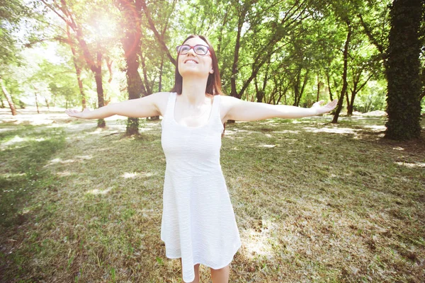 Gratis blije mensen buiten — Stockfoto