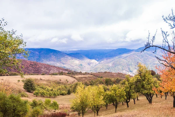 Hermosa naturaleza de otoño paisaje de montaña — Foto de Stock