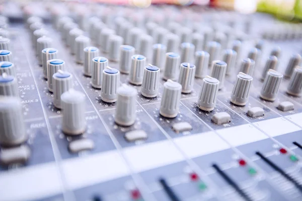 Kontrol Audio Menyesuaikan Mixer Suara Knobs — Stok Foto