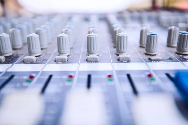 Kontrol Audio Menyesuaikan Mixer Suara Knobs — Stok Foto