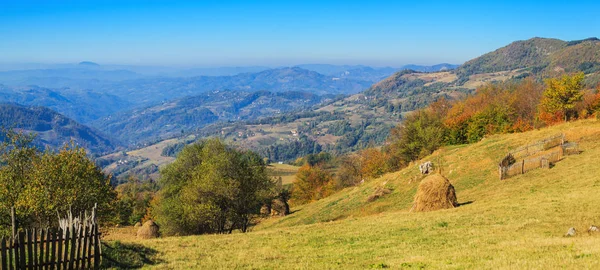 Hermosa vista del paisaje de otoño — Foto de Stock