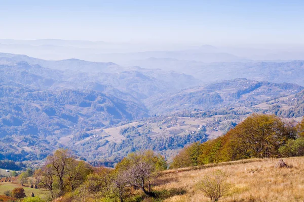 Piękny widok na wieś jesienny krajobraz — Zdjęcie stockowe