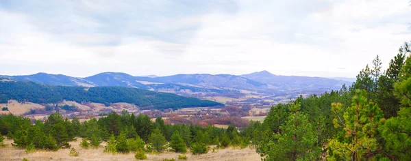 Panoramablick auf die Berglandschaft — Stockfoto