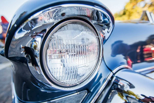 Voorlicht van retro klassieke auto Oldtimer — Stockfoto