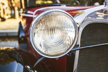 Eski klasik arabanın ön ışığı Oldtimer