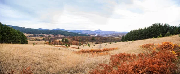 Vue panoramique du paysage naturel de la montagne — Photo