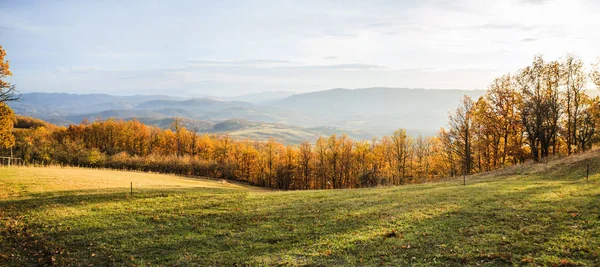 Panoramablick auf die Berglandschaft — Stockfoto