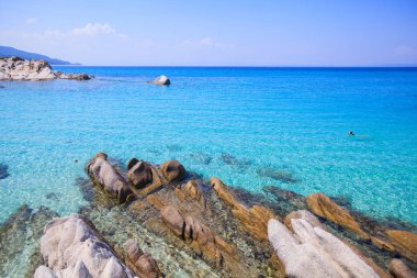 Rocky Sahili Manzarası Turkuvaz Renkli Deniz Suyu Yunanistan 