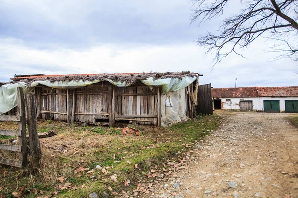 Maison rurale traditionnelle et ferme Serbie — Photo