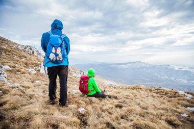 Dışarıdaki insanları gezmek Doğa Sağlıklı Aktivite Dağ Yürüyüşü