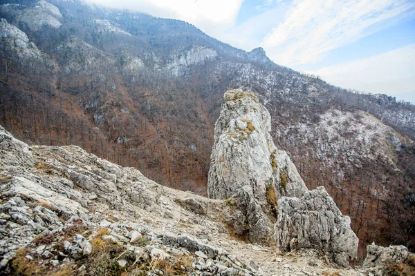 Panoramisch uitzicht op de natuur berg winter landschap — Stockfoto