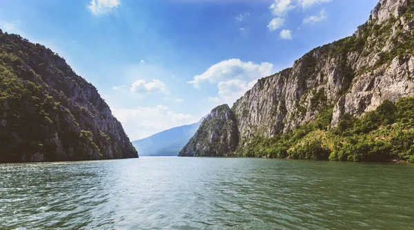 Tuna Nehri Üzerinde Gorge Demir Kapılar Bahar Doğa Manzara Romanya — Stok fotoğraf