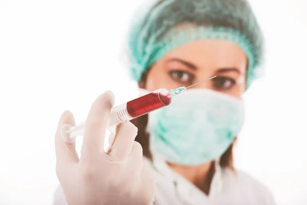 Siringa Con Sangue Test Dottore Che Indossa Una Maschera Protettiva — Foto Stock