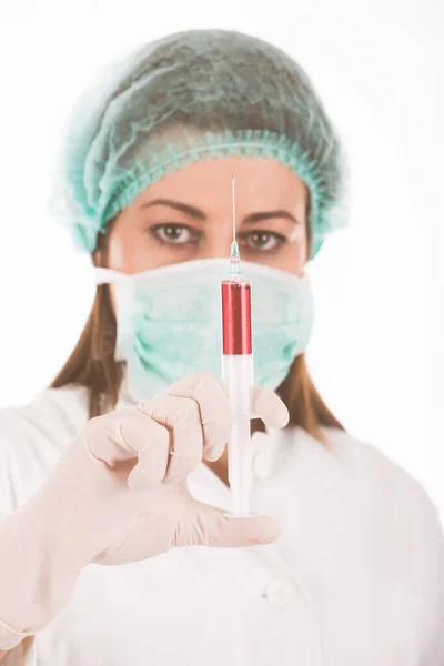 Siringa Con Sangue Test Dottore Che Indossa Una Maschera Protettiva — Foto Stock