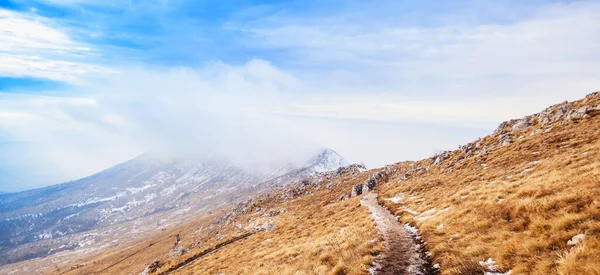 Natur Winter Gebirgslandschaft Erstaunliche Aussicht Auf Den Berg Rtanj Ostserbien — Stockfoto