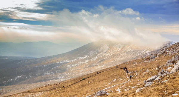 Wandergruppe Abenteuer Menschen Outdoor Natur Gesunde Aktivität Bergwandern — Stockfoto