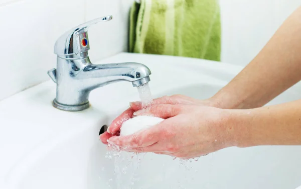 Händewaschen Mit Seife Badezimmer Hygiene — Stockfoto