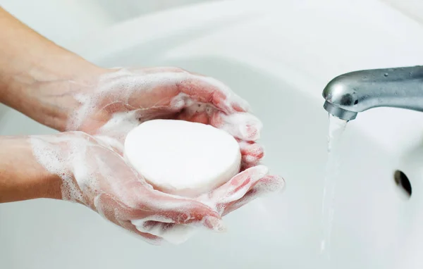 Tvätta Händerna Med Tvål Badrummet Hygien — Stockfoto