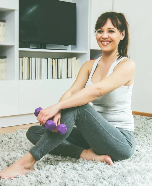 Fitness Jonge Vrouw Die Thuis Traint Gezond Levensstijl Concept — Stockfoto