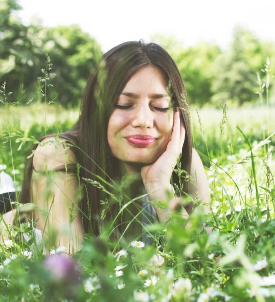 Retrato Mujer Feliz Estilo Vida Saludable Relajarse Aire Libre —  Fotos de Stock