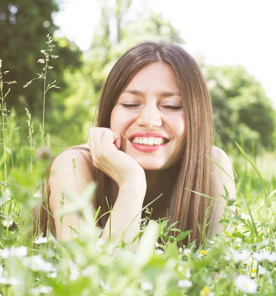 Retrato Mujer Feliz Estilo Vida Saludable Relajarse Aire Libre — Foto de Stock