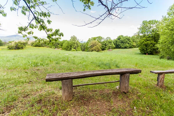 Banco Vazio Com Bela Vista Para Paisagem Natureza — Fotografia de Stock