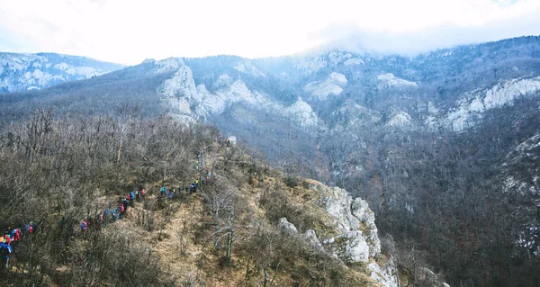 Wandelgroep Avontuur Mensen Buiten Natuur Gezond Activiteit Bergwandelen — Stockfoto