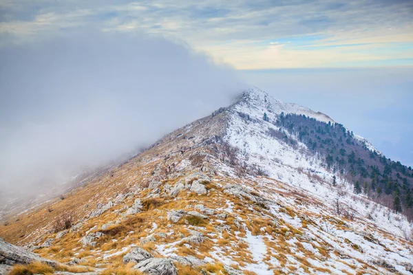 Prachtig Panoramisch Uitzicht Idyllische Natuur Winterlandschap Berg Rtanj Oost Servië — Stockfoto
