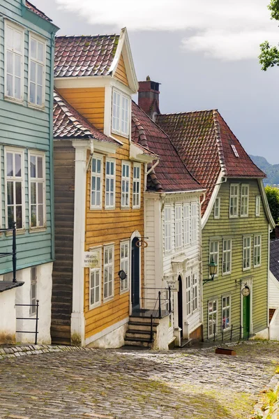 Casas de madera en el museo al aire libre de Old Bergen, Noruega — Foto de Stock