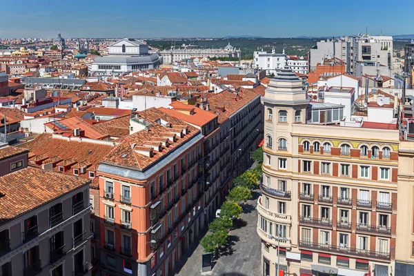 Madrids Stadtbild aus der Luft vom Dach, Spanien — Stockfoto