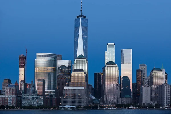 Χαµηλότερο Manhattan Skyline μπλε ώρα, Nyc, Ηνωμένες Πολιτείες — Φωτογραφία Αρχείου