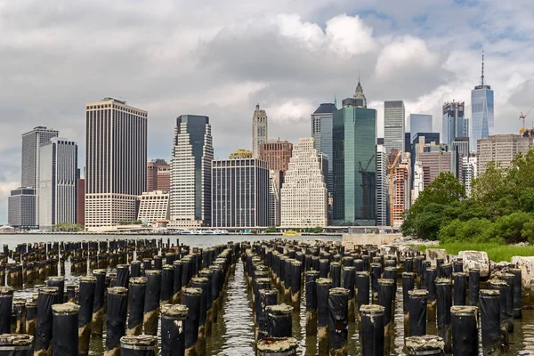 Vista sullo skyline di Lower Manhattan da Brooklyn, NYC, USA — Foto Stock
