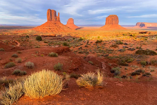 Vista do pôr do sol no Monument Valley, Navajo Nation, EUA — Fotografia de Stock