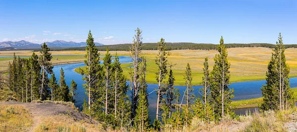 Yellowstone річка в долині Хайден, Вайомінг, США — стокове фото