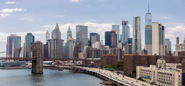 Lower Manhattan Skyline e Brooklyn Bridge Panorama, NYC, USA — Foto Stock