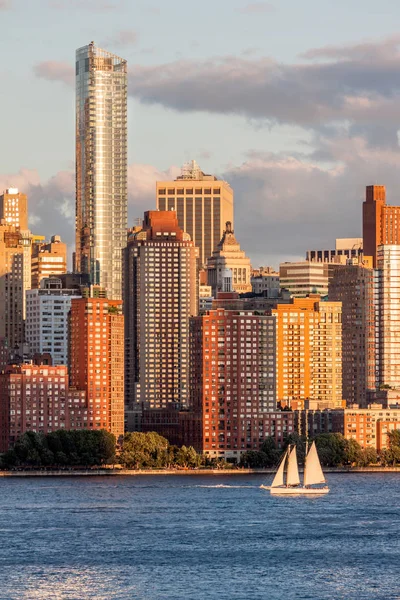 Lower Manhattan Skyline na hora de ouro, NYC, EUA — Fotografia de Stock