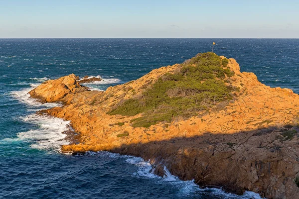 Blick auf die Costa Brava von der "cami de ronda", einem Küstenweg in der Nähe der — Stockfoto