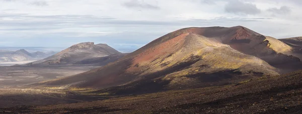 Vulkaniska landskapspanorama i Landmannalaugar, Island — Stockfoto