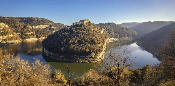 Rzeka Ter Bend i klasztor benedyktynów Sant Pere de Casserres — Zdjęcie stockowe