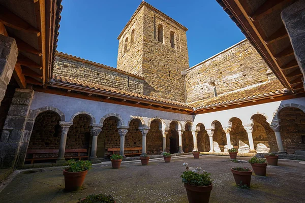 Cloister of the 11th Century Romanesque  style Benedictine Monas — Stock Photo, Image