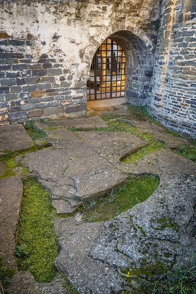 Anthropomorphic Tombs at the 11th Century Romanesque  style Bene — Stock Photo, Image