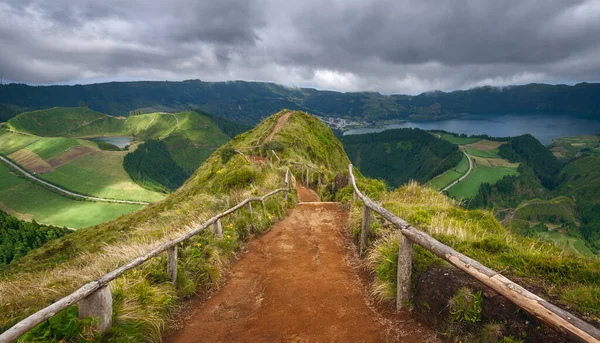 Wanderweg Der Einer Aussicht Sao Migue Führt — Stockfoto
